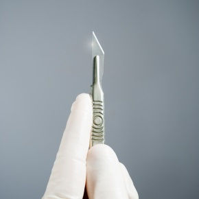 scalpel surgery